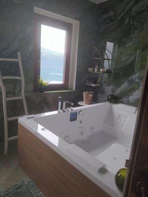 Apartment, 1 Bedroom, Smoking, Hot Tub | Bathroom - Accommodation With Lake View With Jacuzzi (Castel Gandolfo)