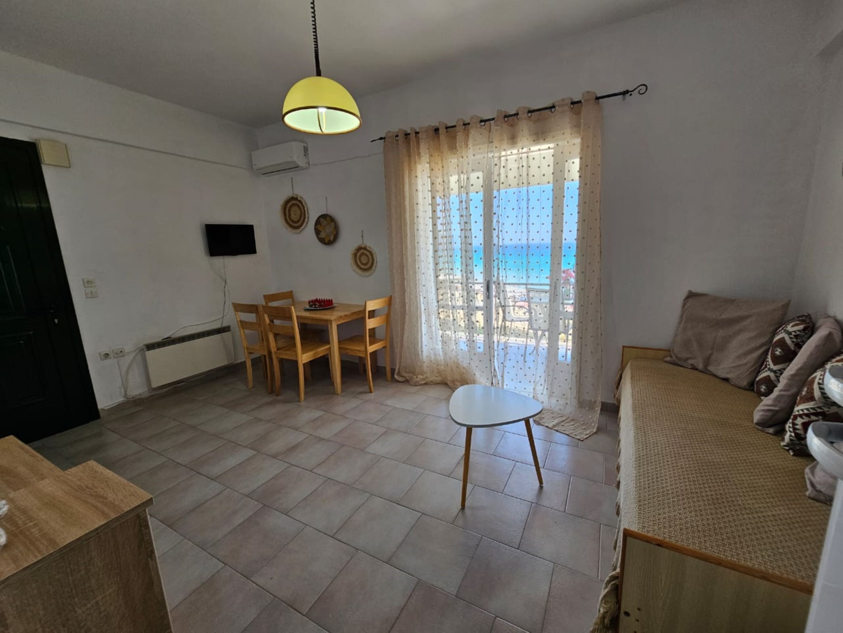 Apartment, 1 Bedroom, Smoking, Balcony | Living area