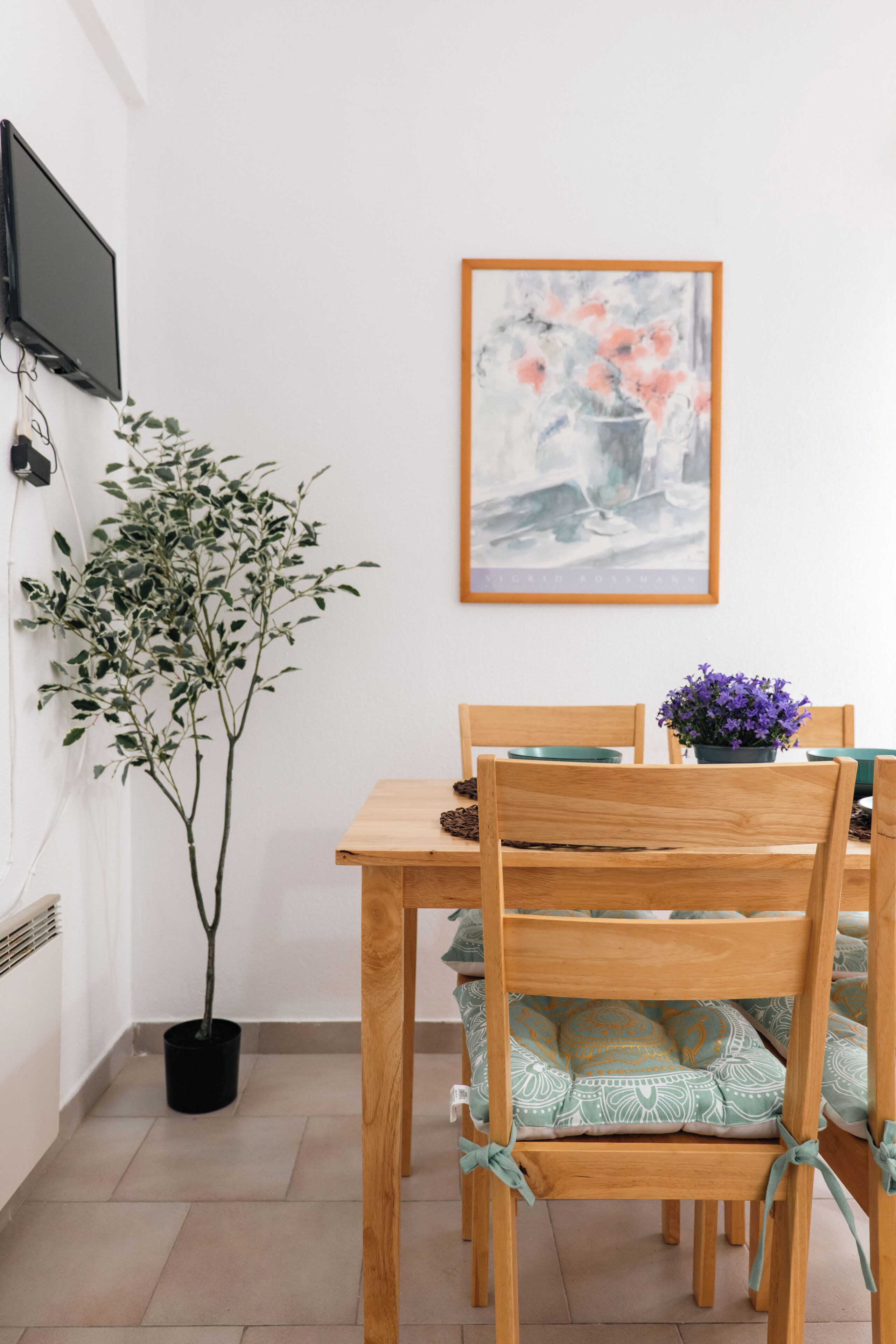 Apartment, 1 Bedroom, Smoking, Balcony | Dining room