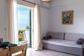 Apartment, 1 Bedroom, Smoking, Balcony | Living room