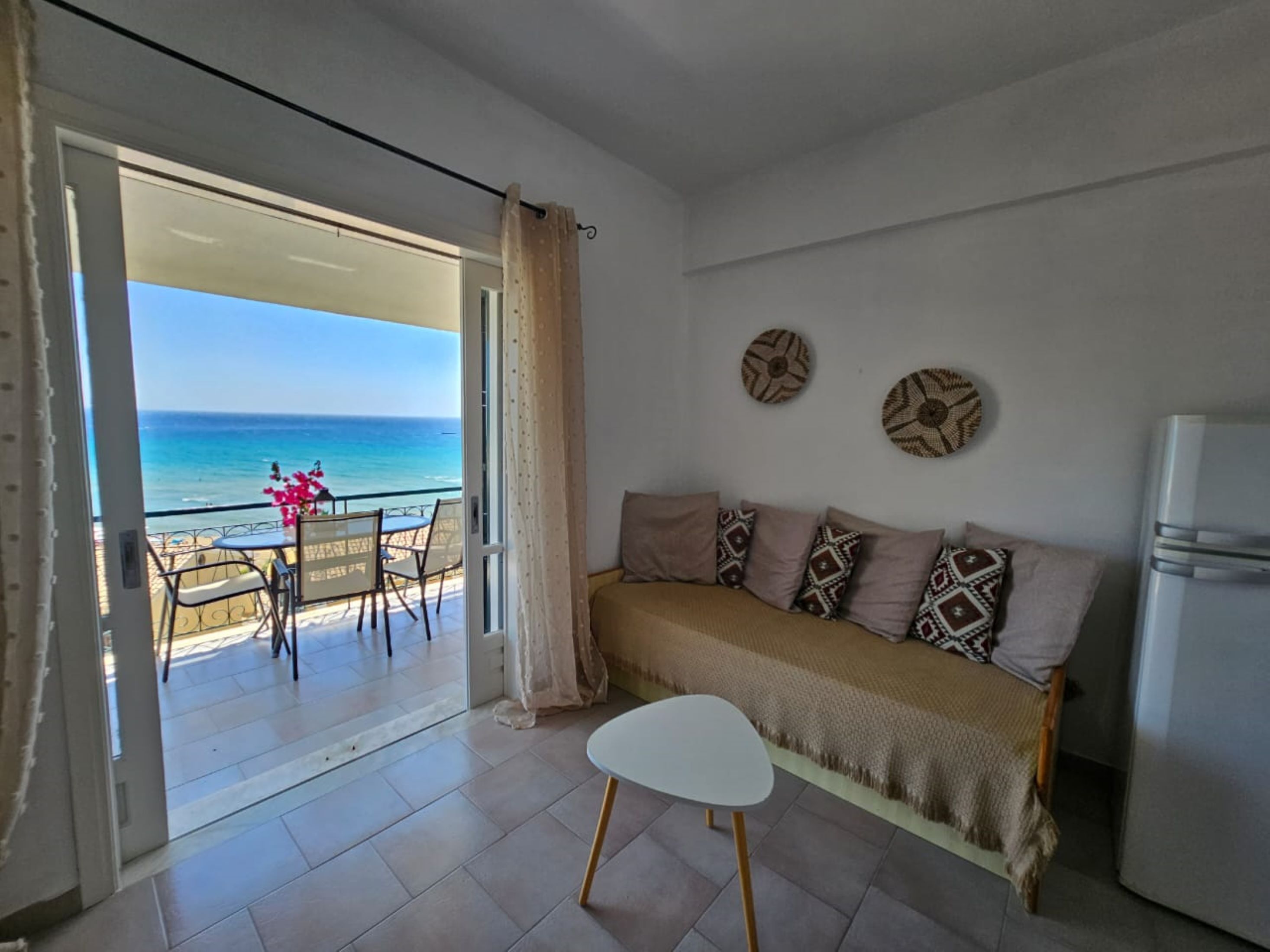 Apartment, 1 Bedroom, Smoking, Balcony | Living area