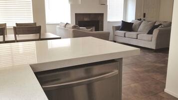 House, 2 Bedrooms, Accessible | Living room