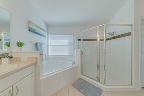 Villa, 5 Schlafzimmer, eigener Pool, Gartenblick | Badezimmer