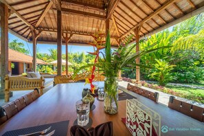 Outdoor dining - Stunning Joglo in Luxury Style! (Seririt)