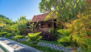 Property grounds - Stunning Joglo in Luxury Style! (Seririt)