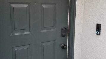 Rumah, 1 kamar tidur, akses difabel | Pintu masuk properti