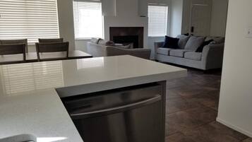 House, 1 Bedroom, Accessible | Bahagian dalam