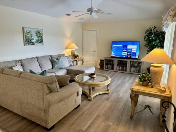 Villa, 4 Bedrooms, Private Pool, Garden View | Living area