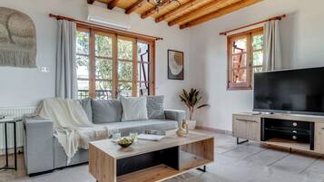 Villa, Multiple Bedrooms, Private Pool, Garden View | Interior