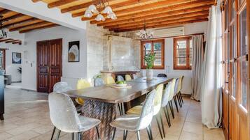 Villa, Multiple Bedrooms, Private Pool, Garden View | Dining