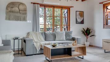 Villa, Multiple Bedrooms, Private Pool, Garden View | Living room