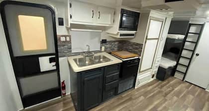 Wildwood Camper De Sleeps 6-7,