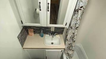 Mobile Home, 1 Bedroom, Sauna, Garden View | Bathroom | Soap, shampoo
