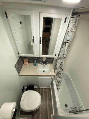 Mobile Home, 1 Bedroom, Sauna, Garden View | Bathroom | Soap, shampoo - Wildwood Camper De Sleeps 6-7, (Dover)