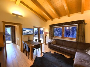 Apartment, 1 Bedroom, Accessible, Balcony | Dining room