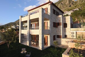 Villa, 5 chambres, accessible aux personnes à mobilité réduite, piscine privée | Extérieur