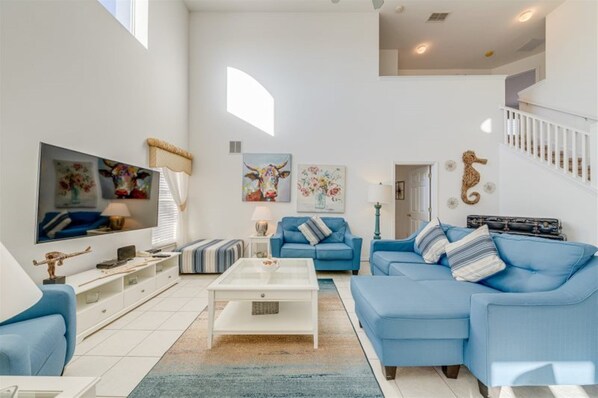 Villa, 4 habitaciones, alberca privada, vista al jardín | Sala de estar