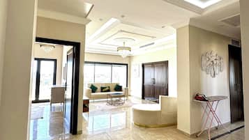Apartemen, 3 kamar tidur, Boleh Merokok, balkon | Interior