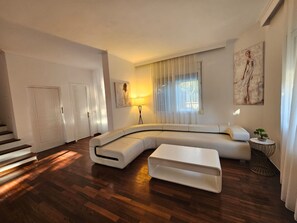 Villa, 3 habitaciones, para fumadores, alberca privada | Interior