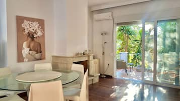 Villa, 3 Bedrooms, Smoking, Private Pool | Dining