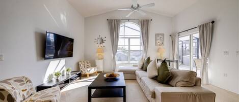 Villa, 5 habitaciones, alberca privada, vista al jardín | Sala de estar