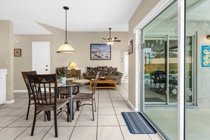 Villa, 4 chambres, piscine privée, vue jardin | Restauration