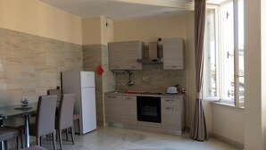 Unclassified image, 4 of 13, button - Crispi 20 Junior Suite (Rome)