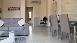 Unclassified image, 5 of 13, button - Crispi 20 Junior Suite (Rome)