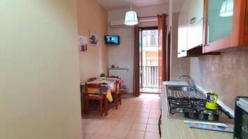 Apartemen, 2 kamar tidur, Boleh Merokok, balkon | Area keluarga