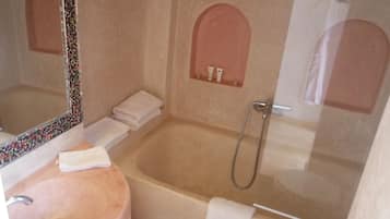 Villa, 4 Bedrooms, Accessible, Smoking | Bathroom