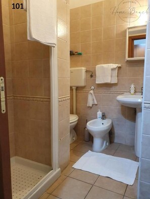 Bathroom - Splendid Quadruple in the Center, 2 Steps From the sea (Margherita di Savoia)