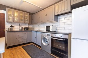 Casa, 4 habitaciones, balcón | Interior