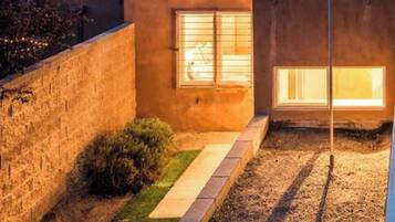 House, 2 Bedrooms, Patio, Garden View | Bahagian luar