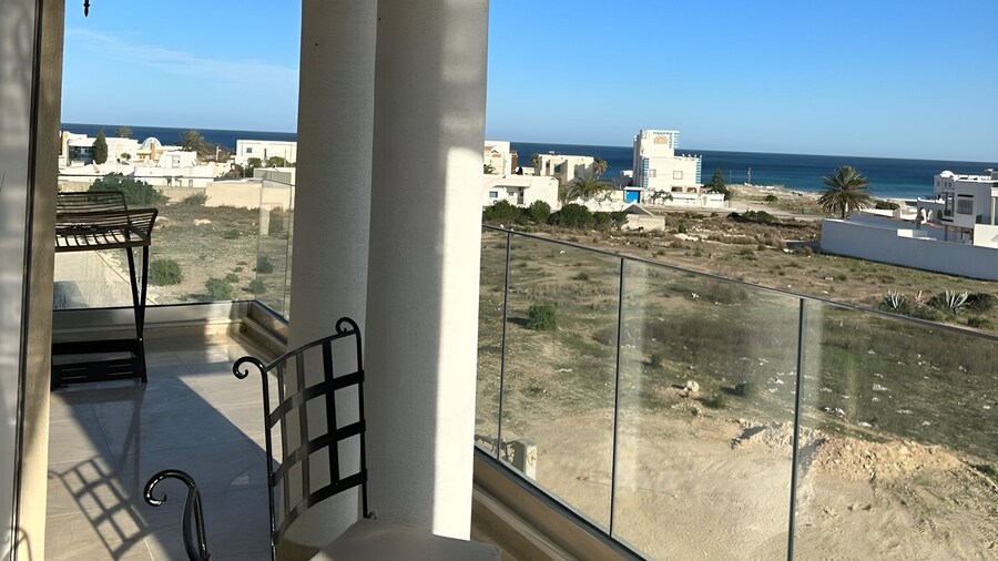 Luxury 3 Bedrooms Apartment Sea View