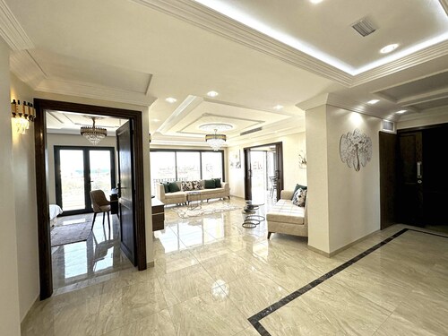 Luxury 3 Bedrooms Apartment Sea View