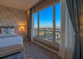 Presidential Suite | 1 bedroom, minibar, in-room safe, desk