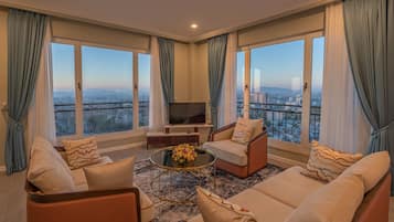 Presidential Suite | Living area | 42-inch flat-screen TV with satellite channels, TV
