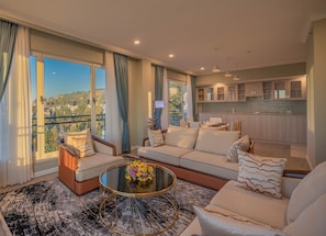 Minibar, in-room safe, desk, blackout drapes - Haile Grand Addis Ababa (Addis Ababa)