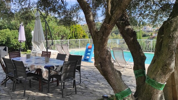 Unclassified image, 1 of 10, button - Charming villa surrounded by nature. (La Gaude)