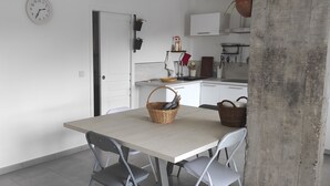 Unclassified image, 5 of 10, button - Charming villa surrounded by nature. (La Gaude)