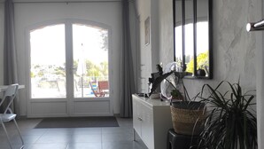 Unclassified image, 2 of 10, button - Charming villa surrounded by nature. (La Gaude)