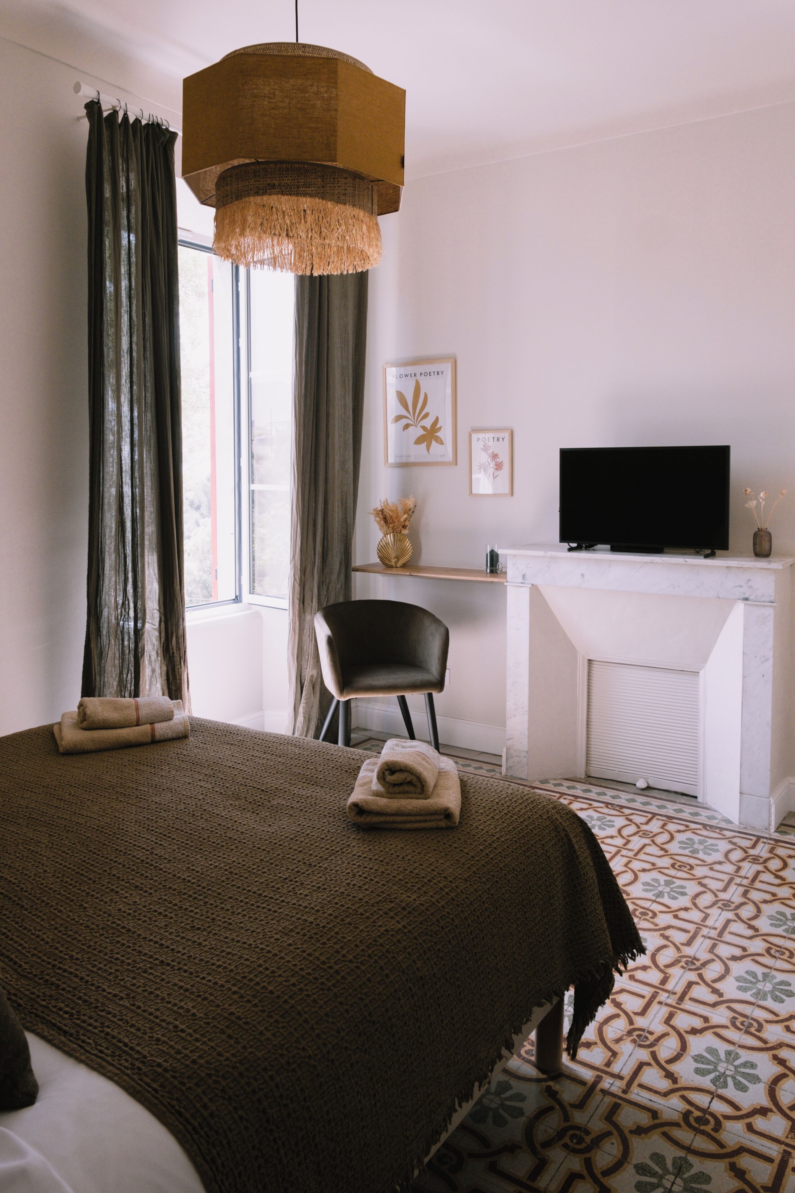 Comfort Double Room, Mountain View | Minibar (free items), in-room safe, desk