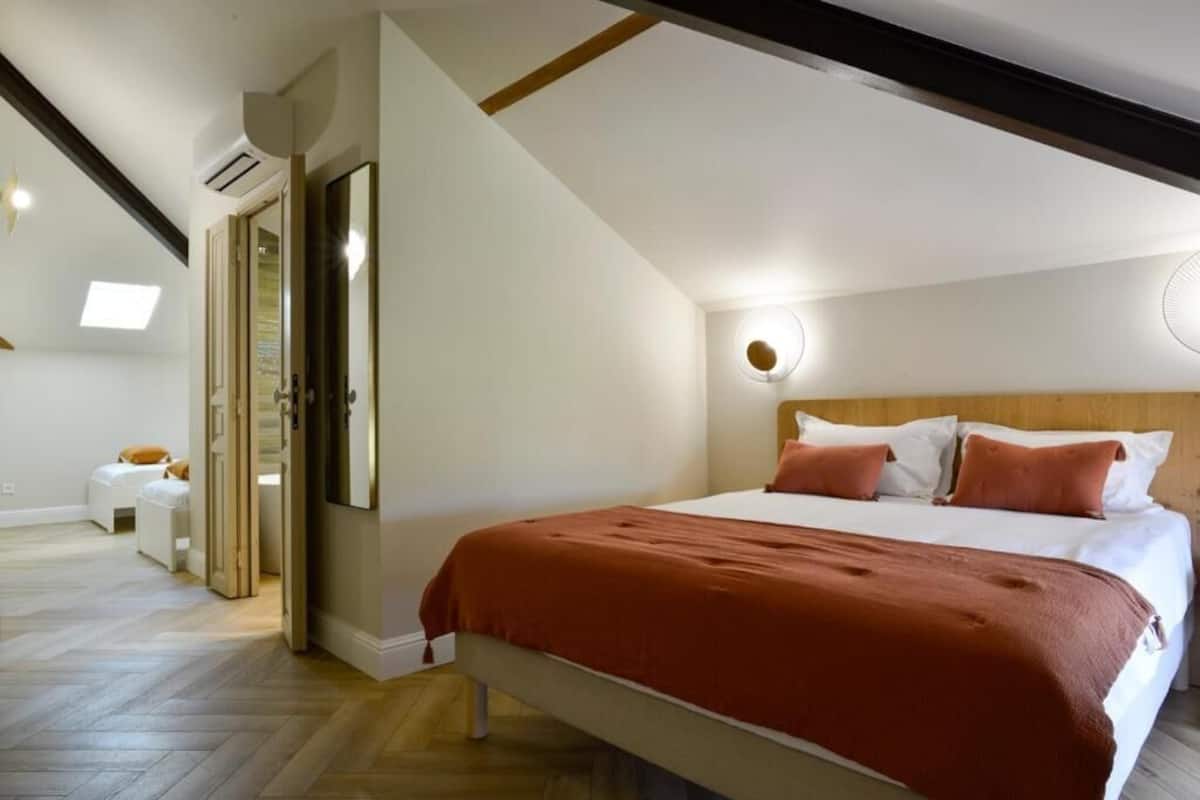 Quadruple Room | 1 bedroom, in-room safe, iron/ironing board, free WiFi