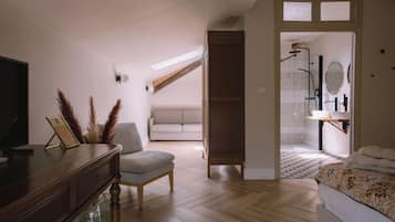 Comfort-værelse til 4 personer | Gratis minibar, pengeskab på værelset, skrivebord, strygejern/strygebræt