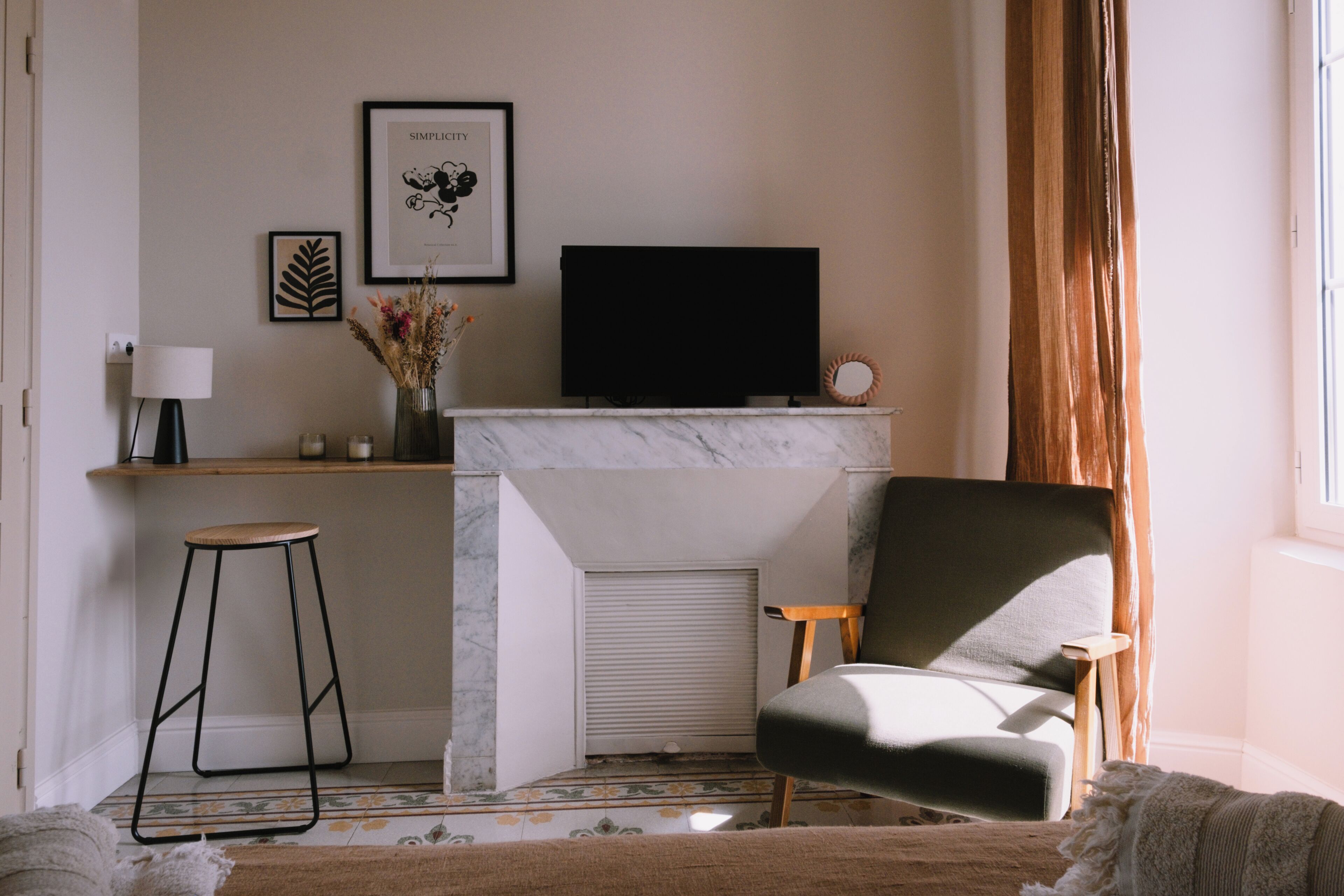 Comfort Double Room, Courtyard View | Minibar (free items), in-room safe, desk