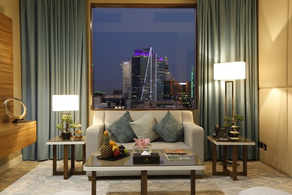 Executive Suite | Premium bedding, pillow-top beds, minibar, in-room safe - Cantonal Hotel By Warwick (Riyadh)