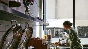 Daily buffet breakfast (GBP 20 per person)