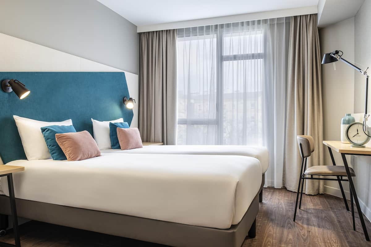 1 slaapkamer, een kluis op de kamer, verduisterende gordijnen