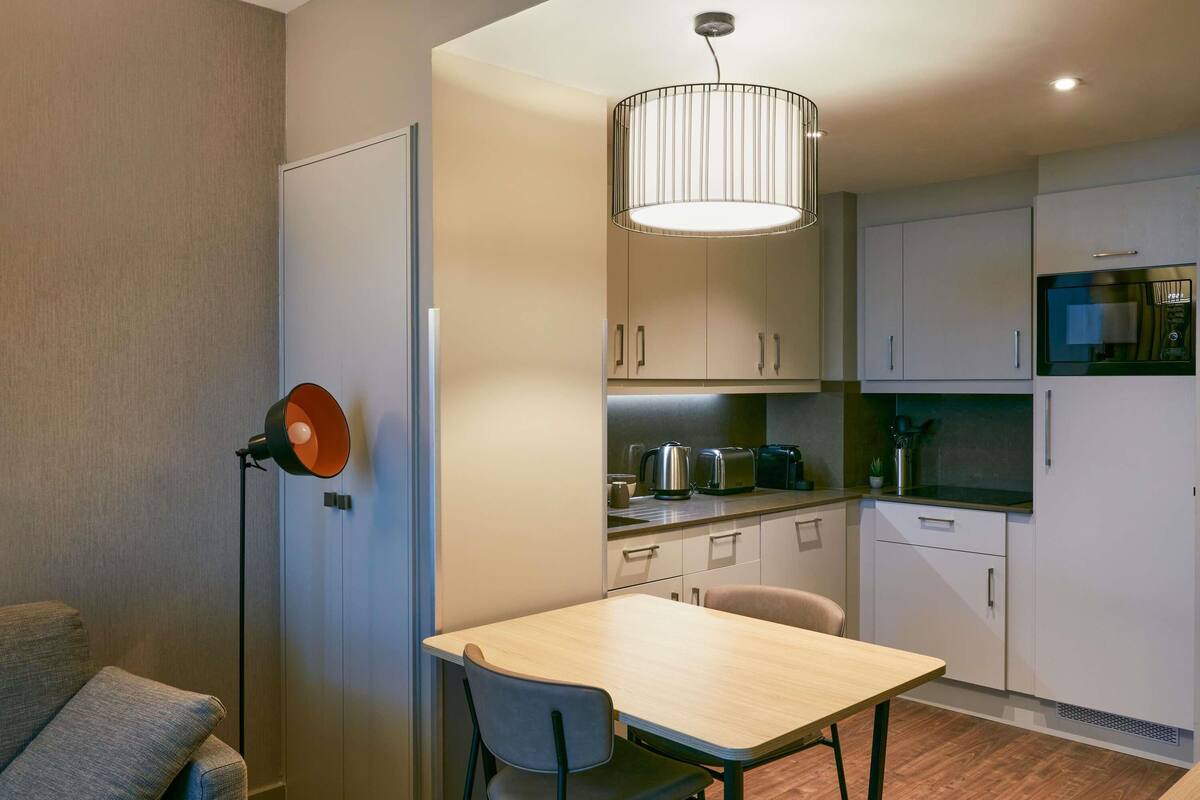 Een kluis op de kamer, verduisterende gordijnen, geluiddichte muren