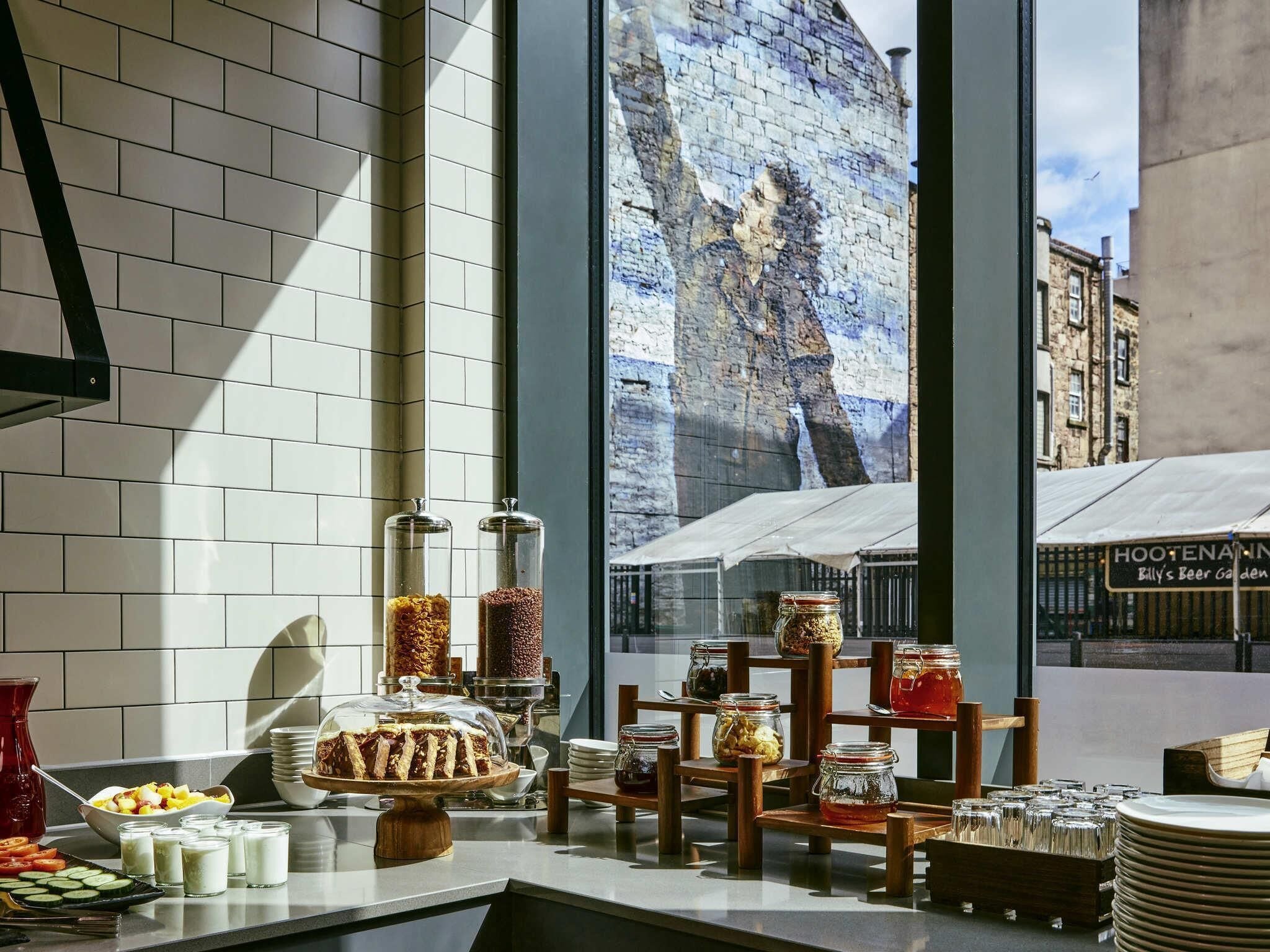 Frokostbuffé hver dag (GBP 20 per person)